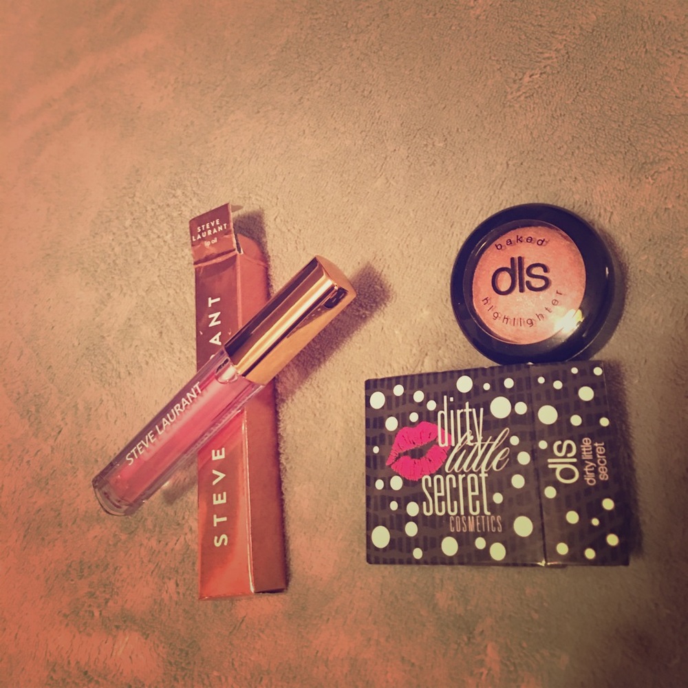 Dls cosmetics highlighter/ Steve Laurant lip oil